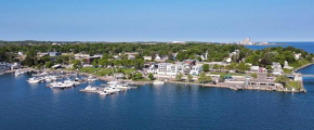 108 Edgewater Inn
